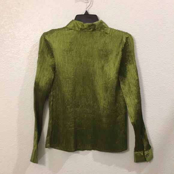 Allison Taylor Green blouse. - Picture 5 of 9